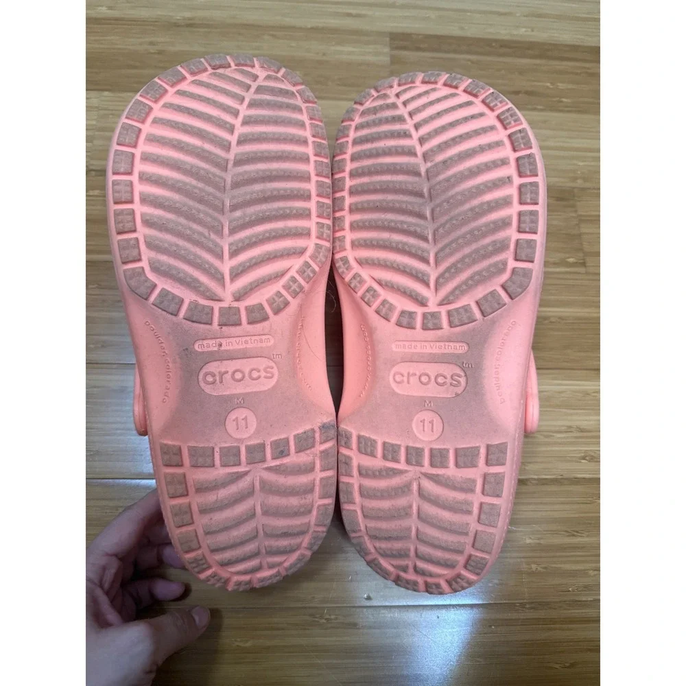 Crocs Classic Clog Mens Size 11 Peach Pink Slip On Water Friendly Comfort Shoes